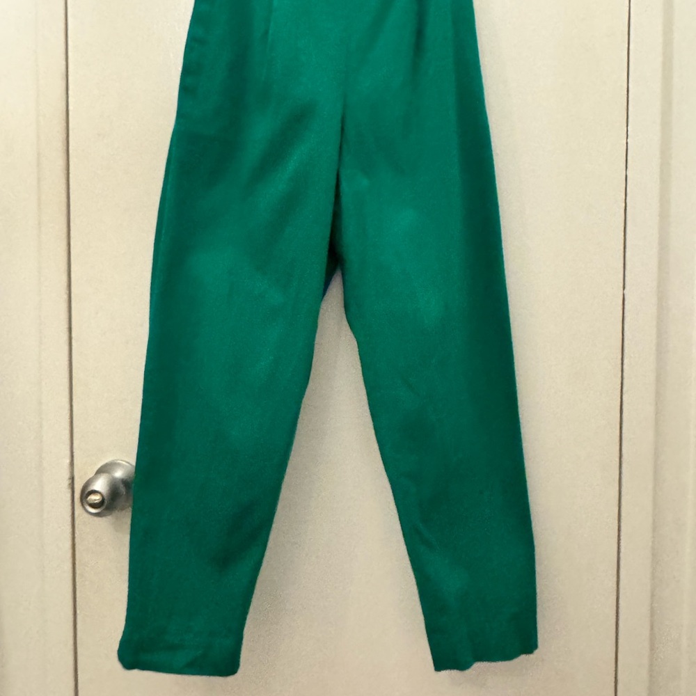 Vibrant Green Capri Pants with Tapered Legs